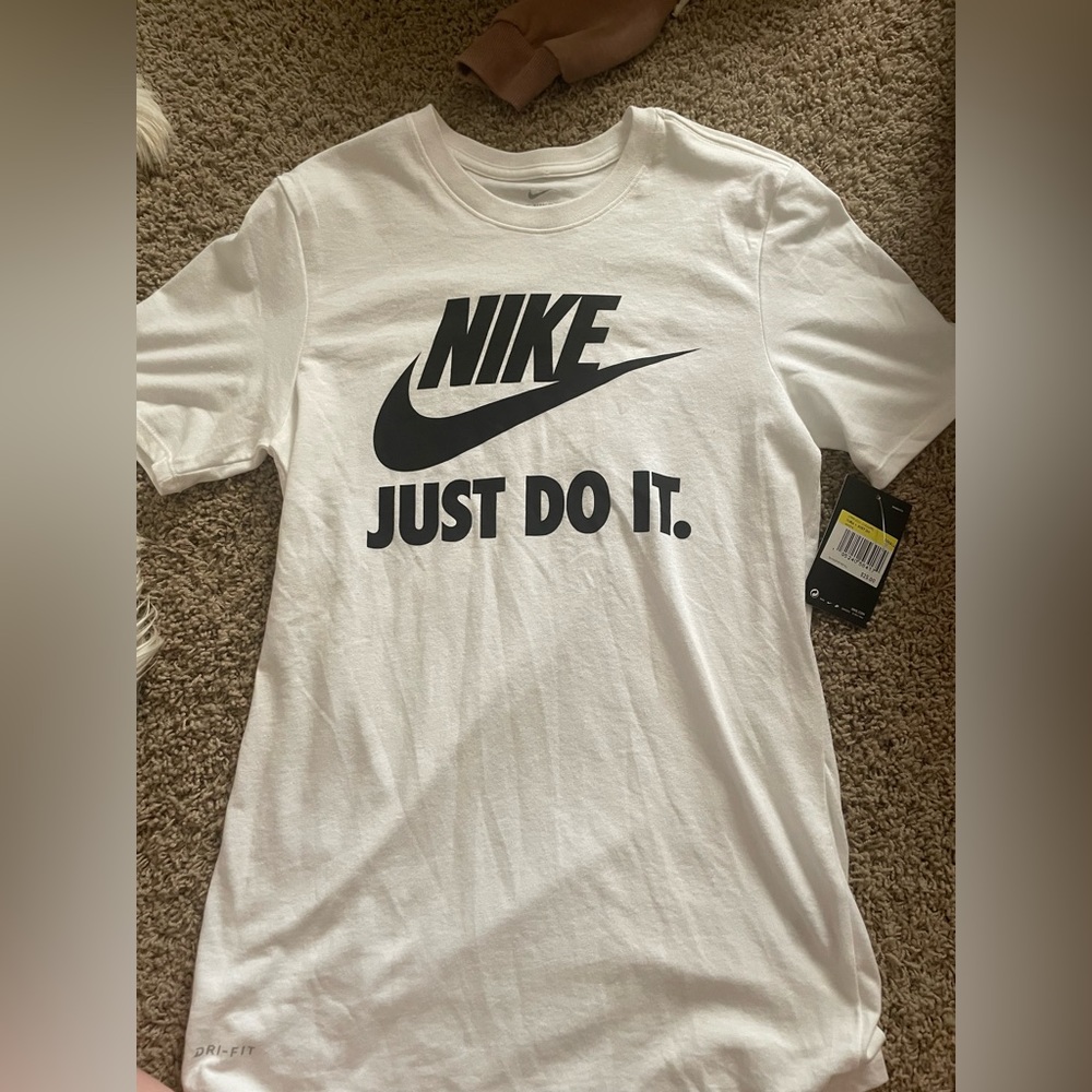 nike womens tee
